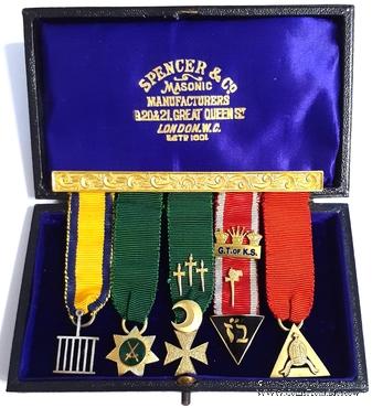 Комплект миниатюр знаков Ордена Союзных Масонских степеней